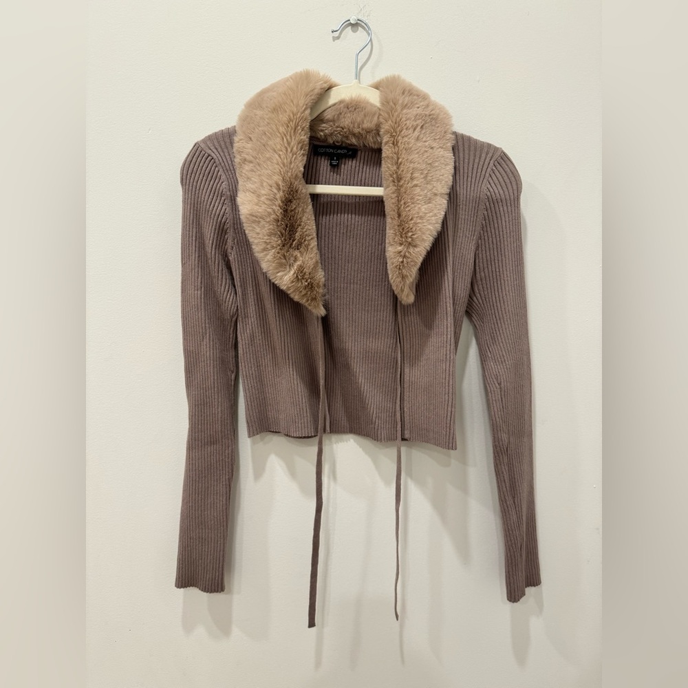 Fur collar sweater